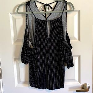 AEO cold Shoulder Top with Crepe material